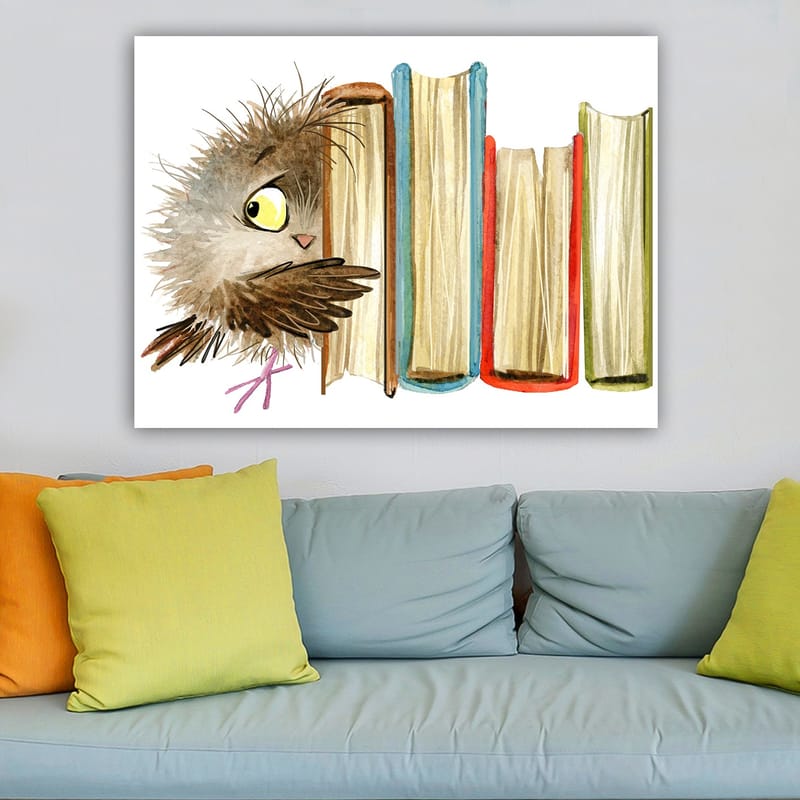 Canvastavla 70x100 cm - Söt uggla som kikar fram bakom böcker - Brun / Gul / Röd - Inredning - Tavlor & konst - Canvastavlor