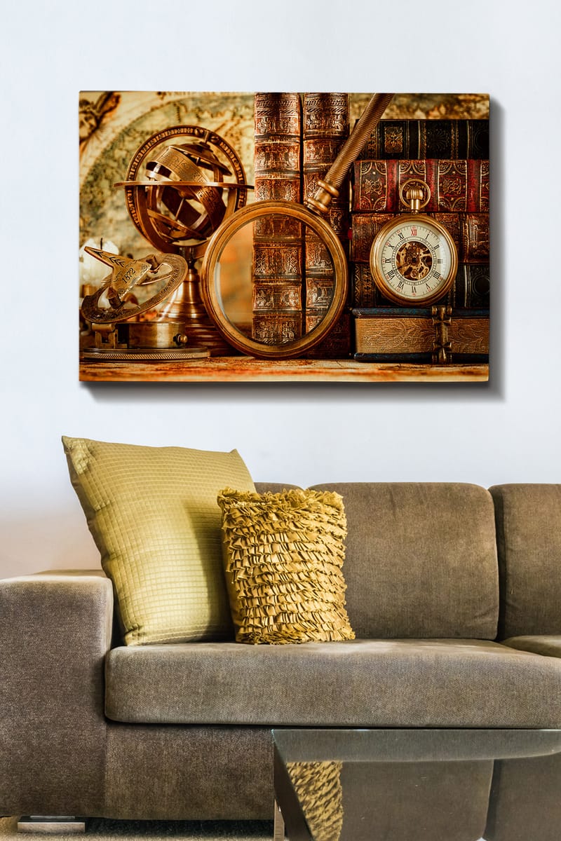 Canvastavla 70x100 cm - Samling av antika navigationsverktyg och böcker som förmedlar en känsla av historia och upptäcktsresande - Guld / Brunt / Mörkröd - Inredning - Tavlor & konst - Canvastavlor