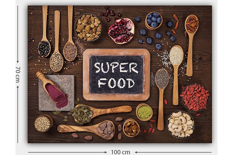 Canvastavla 70x100 cm - Samling av superfoods arrangerade på en träyta med en tavla som visar texten SUPER FOOD - Röd / Grön / Svart - Inredning - Tavlor & konst - Canvastavlor