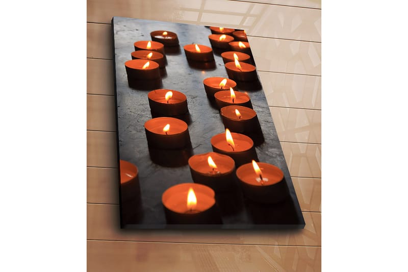Canvastavla 70x100 cm - Samling av tända värmeljus som skapar en varm och inbjudande atmosfär - Orange / Svart - Inredning - Tavlor & konst - Canvastavlor