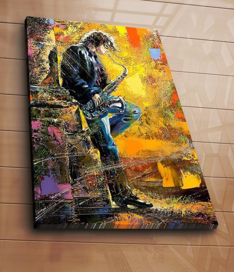 Canvastavla 70x100 cm - Saxofonist som spelar med passion i en färgsprakande miljö - Gult / Blått / Svart - Inredning - Tavlor & konst - Canvastavlor