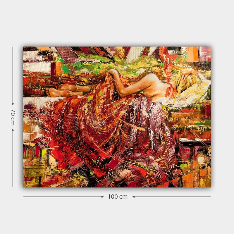 Canvastavla 70x100 cm - Sensuell kvinna som vilar i en draperad klänning av röd och orange färg - Röd / Orange / Gul - Inredning - Tavlor & konst - Canvastavlor