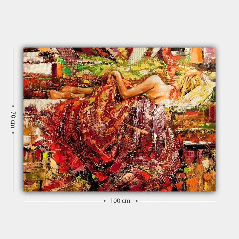 Canvastavla 70x100 cm - Sensuell kvinna som vilar i en draperad klänning av röd och orange färg - Röd / Orange / Gul - Inredning - Tavlor & konst - Canvastavlor