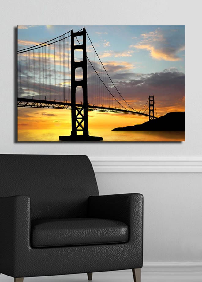 Canvastavla 70x100 cm - Silhuett av en bro mot en färgsprakande solnedgång - Orange / Svart / Blå - Inredning - Tavlor & konst - Canvastavlor