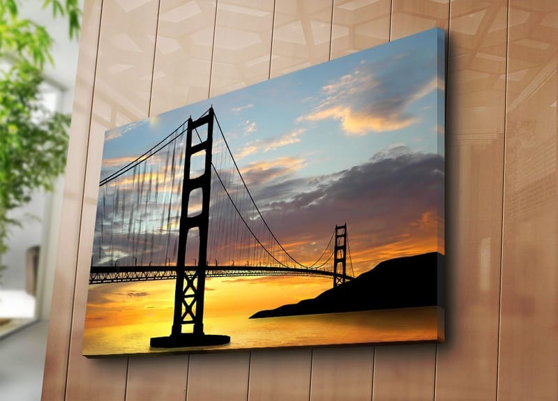 Canvastavla 70x100 cm - Silhuett av en bro mot en färgsprakande solnedgång - Orange / Svart / Blå - Inredning - Tavlor & konst - Canvastavlor