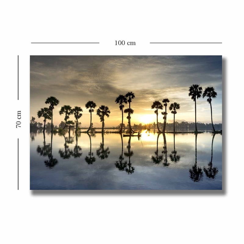 Canvastavla 70x100 cm - Silhuetter av palmer vid en spegelblanka sjö vid solnedgång - Guld / Blå / Svart - Inredning - Tavlor & konst - Canvastavlor