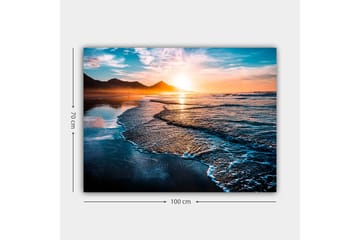 Canvastavla 70x100 cm - Solnedgång över en strand med mjuka vågor som rullar in mot kusten - Blå / Orange / Turkos - Inredning - Tavlor & konst - Canvastavlor
