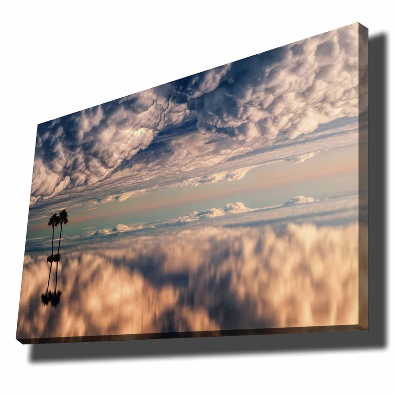 Canvastavla 70x100 cm - Stämningsfull landskapsmålning med palmer som speglas i en drömlik himmel fylld av moln, Blå / Beige / Vit