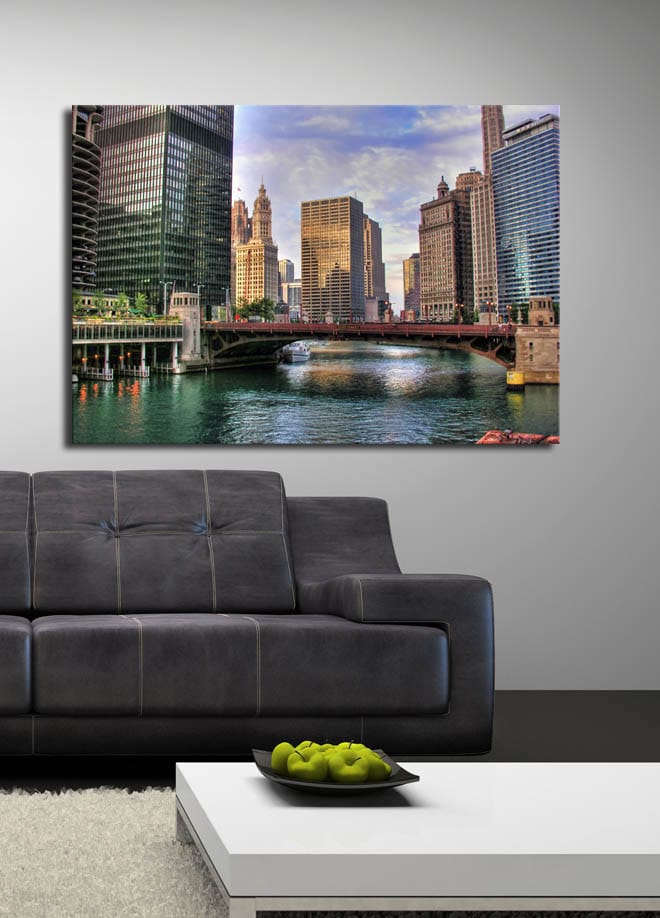 Canvastavla 70x100 cm - Stadssilhuett med moderna skyskrapor och en bro över en vattenväg - Blå / Grön / Beige - Inredning - Tavlor & konst - Canvastavlor