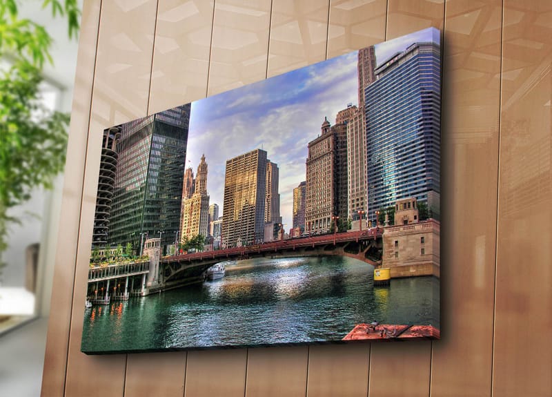 Canvastavla 70x100 cm - Stadssilhuett med moderna skyskrapor och en bro över en vattenväg - Blå / Grön / Beige - Inredning - Tavlor & konst - Canvastavlor