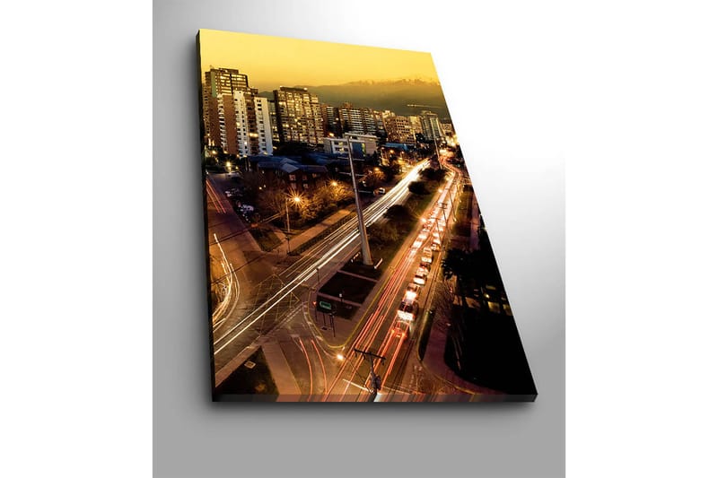 Canvastavla 70x100 cm - Stadssilhuett vid skymning med ljus från byggnader och trafik - Guld / Mörkblå / Vit - Inredning - Tavlor & konst - Canvastavlor
