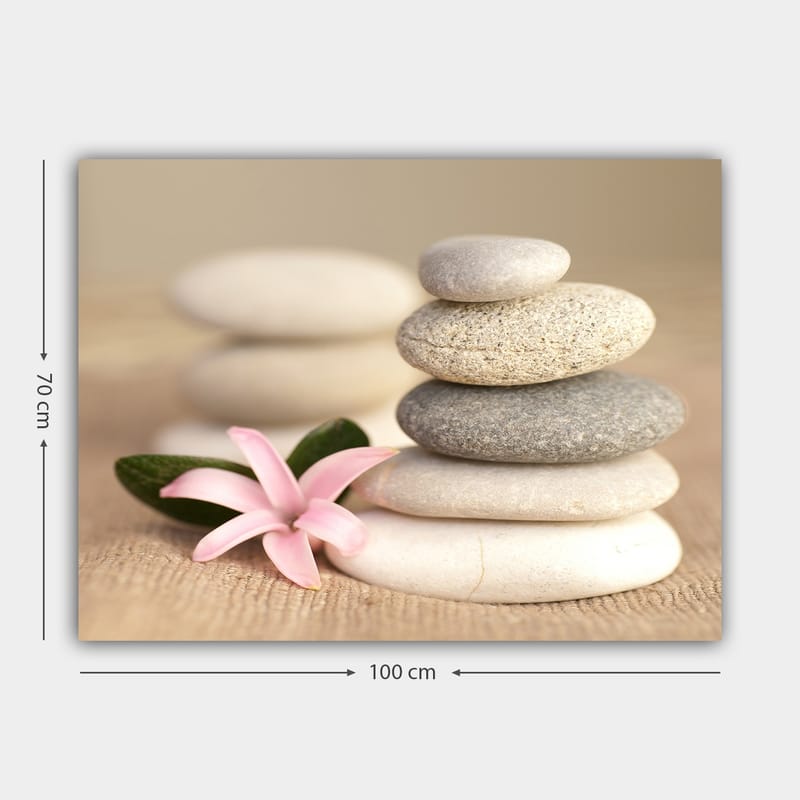 Canvastavla 70x100 cm - Stenpyramid med en rosa blomma som symboliserar balans och harmoni - Grå / Beige / Rosa - Inredning - Tavlor & konst - Canvastavlor