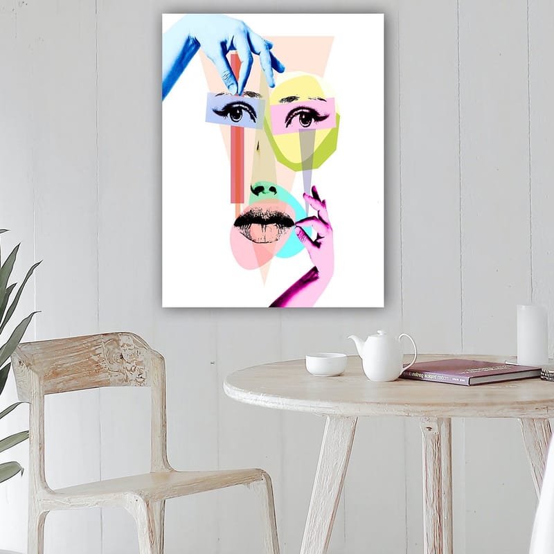 Canvastavla 70x100 cm - Stiliserad ansiktskomposition med geometriska former och händer som interagerar med ansiktet - Blå / Rosa / Grön - Inredning - Tavlor & konst - Canvastavlor