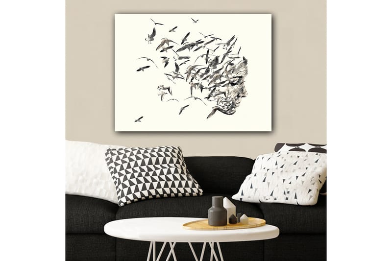 Canvastavla 70x100 cm - Stiliserad ansiktsprofil som smälter samman med flygande fåglar - Grå / Svart / Beige - Inredning - Tavlor & konst - Canvastavlor