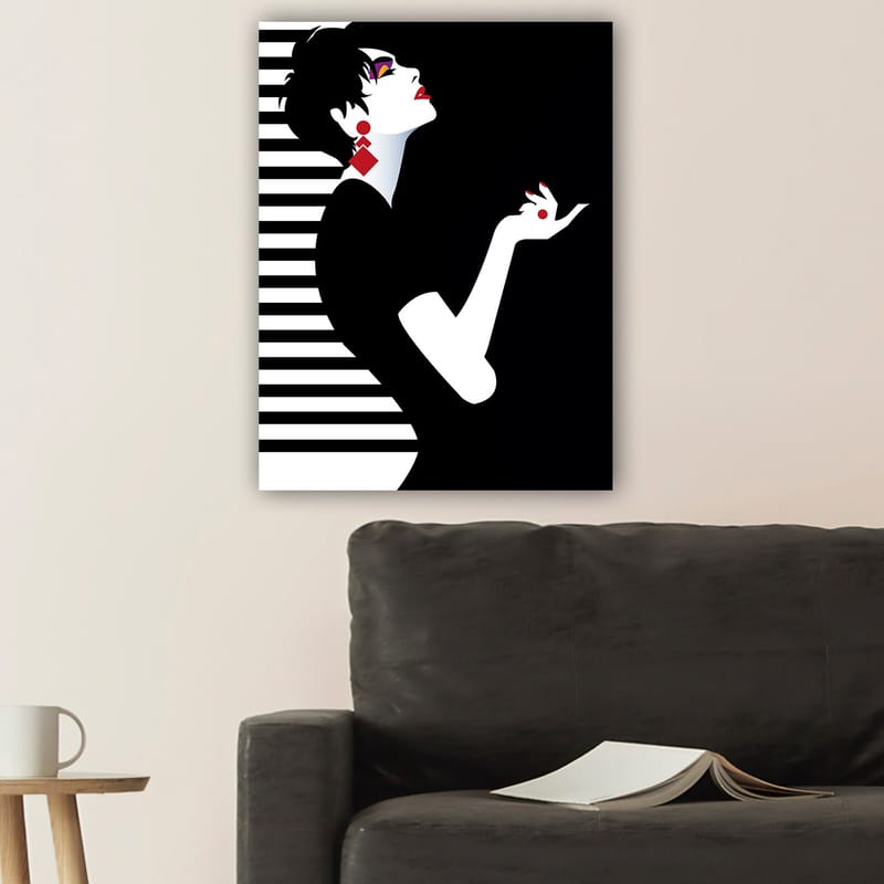 Canvastavla 70x100 cm - Stiliserad kvinna med en elegant hållning och dramatiska smycken - Svart / Vit / Röd - Inredning - Tavlor & konst - Canvastavlor