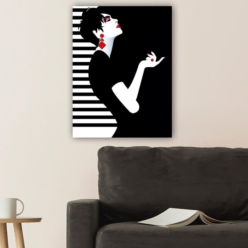 Canvastavla 70x100 cm - Stiliserad kvinna med en elegant hållning och dramatiska smycken - Svart / Vit / Röd - Inredning - Tavlor & konst - Canvastavlor