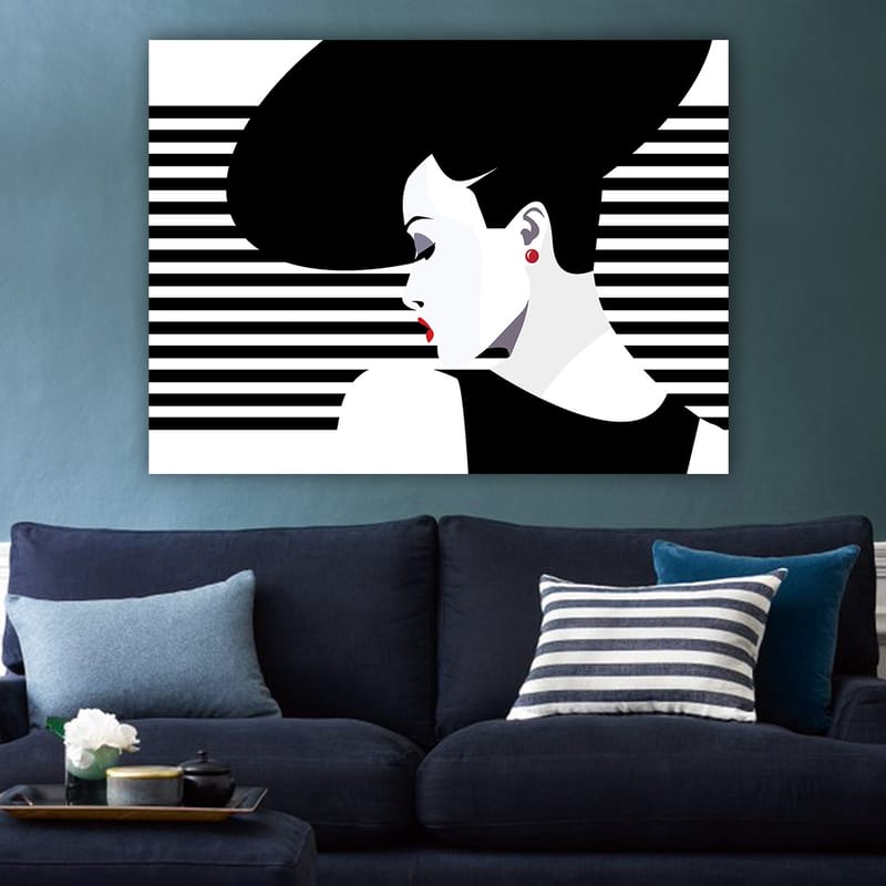 Canvastavla 70x100 cm - Stiliserad kvinna med en stor frisyr i profil, omgiven av svarta och vita ränder - Svart / Vit / Röd - Inredning - Tavlor & konst - Canvastavlor