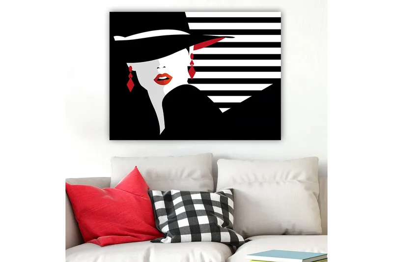 Canvastavla 70x100 cm - Stiliserad kvinna med hatt och röda detaljer som framhäver hennes ansikte och smycken - Svart / Vitt / Röd - Inredning - Tavlor & konst - Canvastavlor