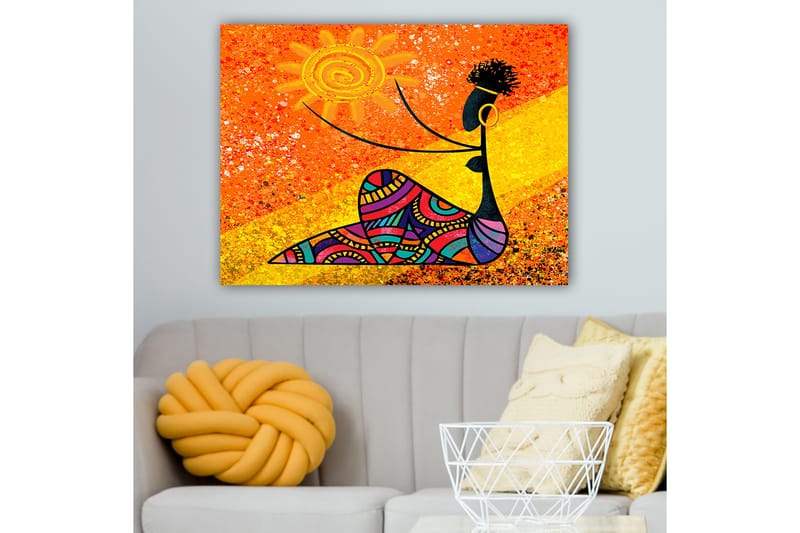 Canvastavla 70x100 cm - Stiliserad kvinna som håller en sol i handen, omgiven av färgglada mönster - Orange / Svart / Lila - Inredning - Tavlor & konst - Canvastavlor
