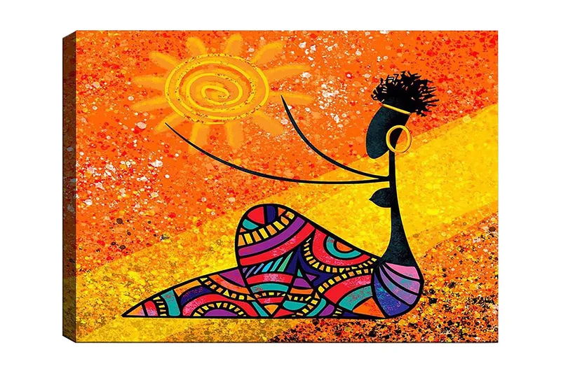 Canvastavla 70x100 cm - Stiliserad kvinna som håller en sol i handen, omgiven av färgglada mönster, Orange / Svart / Lila