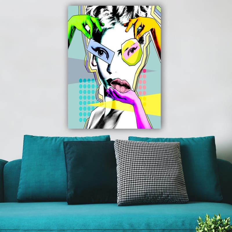 Canvastavla 70x100 cm - Stiliserad kvinnoansikte med färgglada händer som interagerar med ansiktet - Grön / Rosa / Gul - Inredning - Tavlor & konst - Canvastavlor