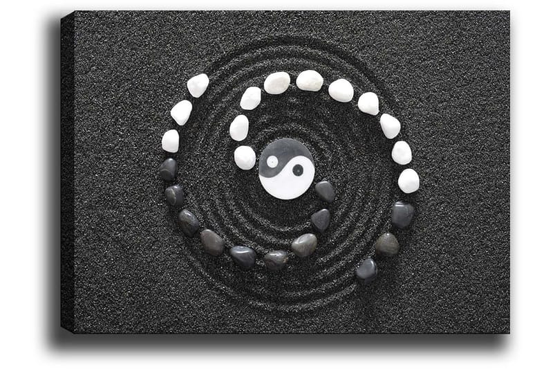 Canvastavla 70x100 cm - Stiliserad yin-yang-symbol omgiven av svarta och vita stenar i en spiralformad komposition - Svart / Vit - Inredning - Tavlor & konst - Canvastavlor