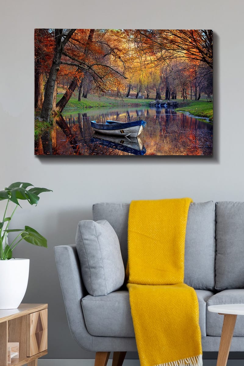 Canvastavla 70x100 cm - Stilla båt på en spegelblanka sjö omgiven av höstfärger - Orange / Blå / Grön - Inredning - Tavlor & konst - Canvastavlor