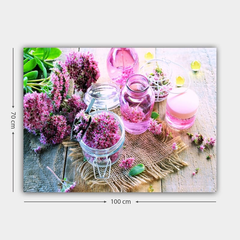 Canvastavla 70x100 cm - Stilla komposition med rosa blommor och glasbehållare som skapar en harmonisk atmosfär - Rosa / Grön / Klar - Inredning - Tavlor & konst - Canvastavlor