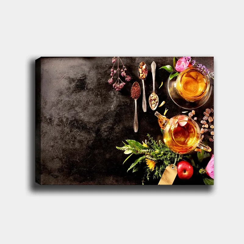 Canvastavla 70x100 cm - Stilla komposition med te, kryddor och blommor som skapar en inbjudande atmosfär - Guld / Grönt / Rosa - Inredning - Tavlor & konst - Canvastavlor