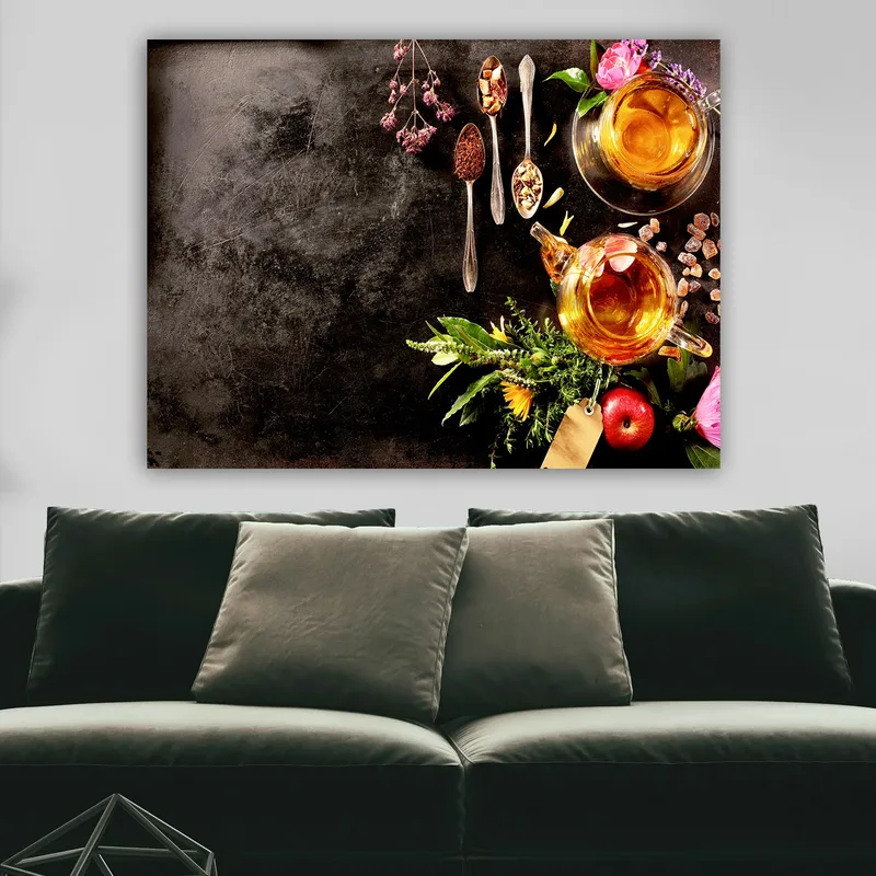 Canvastavla 70x100 cm - Stilla komposition med te, kryddor och blommor som skapar en inbjudande atmosfär - Guld / Grönt / Rosa - Inredning - Tavlor & konst - Canvastavlor