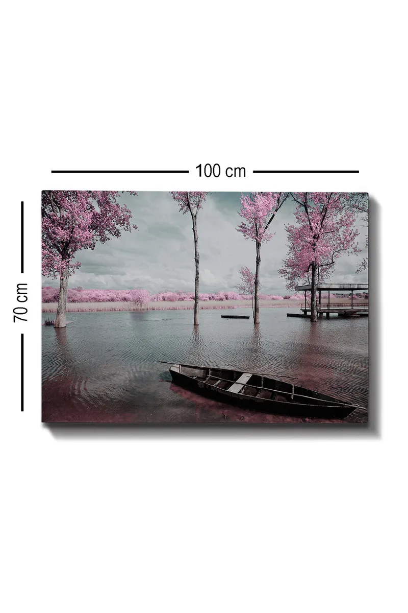 Canvastavla 70x100 cm - Stilla sjö med en båt omgiven av rosa träd och en dimmig himmel - Rosa / Grå / Svart - Inredning - Tavlor & konst - Canvastavlor