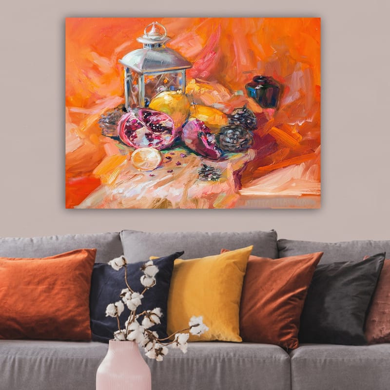 Canvastavla 70x100 cm - Stillleben med frukter och en lantern i varma färger - Orange / Röd / Gul - Inredning - Tavlor & konst - Canvastavlor