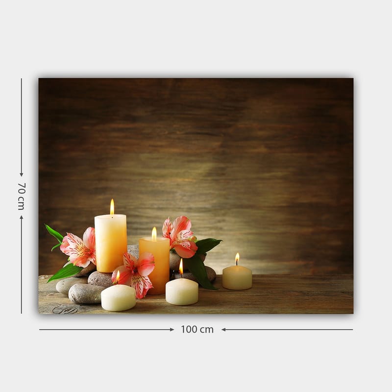 Canvastavla 70x100 cm - Stillsam komposition av ljusande ljus och rosa blommor på stenar - Ljusgul / Rosa / Grön - Inredning - Tavlor & konst - Canvastavlor