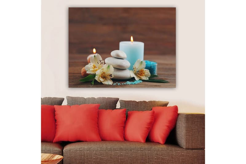 Canvastavla 70x100 cm - Stillsam komposition av stenar, blommor och ljus som skapar en avkopplande atmosfär - Ljusblå / Vit / Grön - Inredning - Tavlor & konst - Canvastavlor