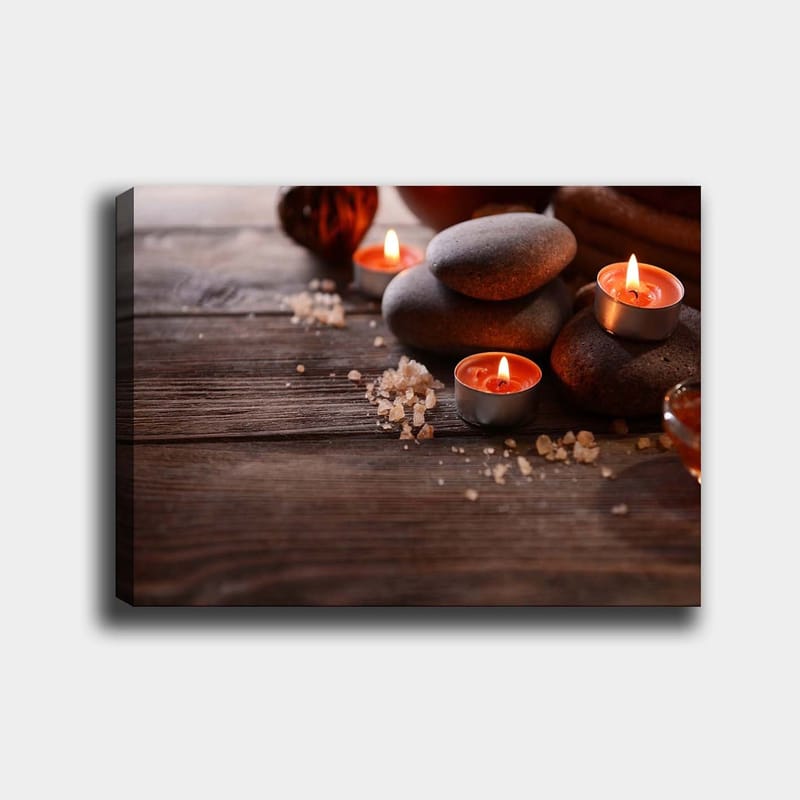 Canvastavla 70x100 cm - Stillsam komposition av stenar och tända ljus som skapar en avkopplande atmosfär - Grå / Orange / Brun - Inredning - Tavlor & konst - Canvastavlor