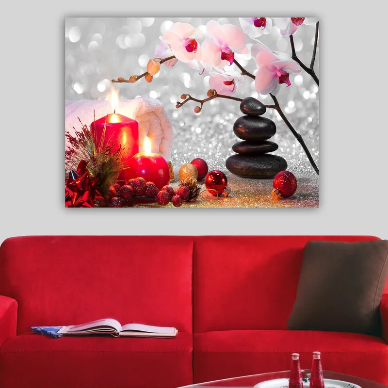 Canvastavla 70x100 cm - Stillsam komposition med ljusa orkidéer, svarta stenar och röda ljus som skapar en harmonisk atmosfär - Rosa / Röd / Svart - Inredning - Tavlor & konst - Canvastavlor