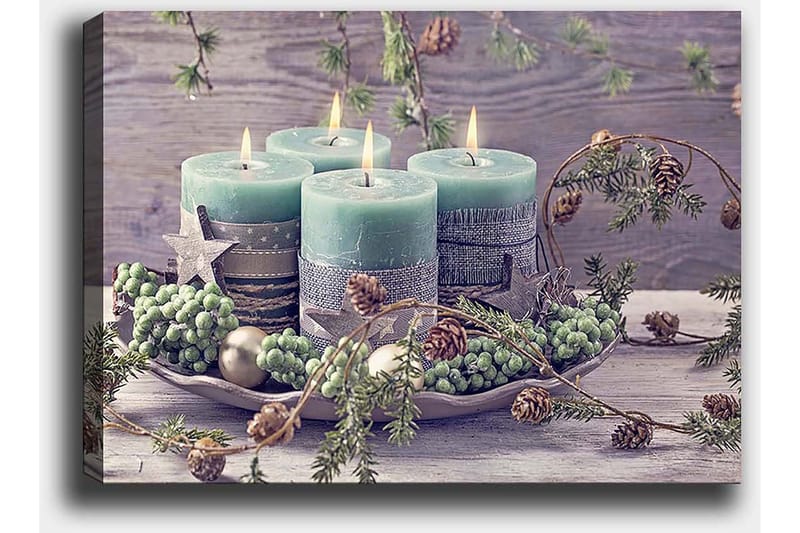 Canvastavla 70x100 cm - Stillsam samling av fyra ljus omgivna av grönska och dekorationer - Grön / Ljusblå / Brun - Inredning - Tavlor & konst - Canvastavlor
