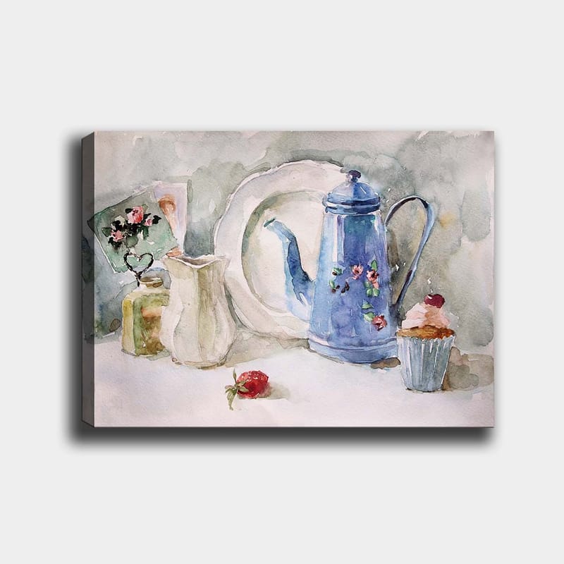 Canvastavla 70x100 cm - Stillsam stilleben med en blå kaffekanna, en jordgubbe och en cupcake - Blå / Vit / Röd - Inredning - Tavlor & konst - Canvastavlor