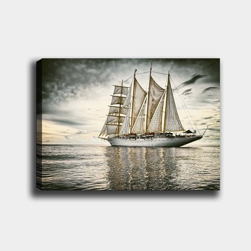 Canvastavla 70x100 cm - Storslagen segelbåt med vita segel som glider över en spegelblanka havsyta under en dramatisk himmel, Vit / Grå / Beige