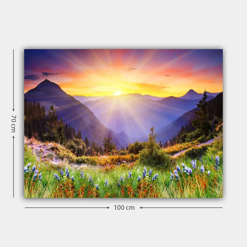 Canvastavla 70x100 cm - Storslagen soluppgång över berg och grönskande ängar - Guld / Lila / Grön - Inredning - Tavlor & konst - Canvastavlor