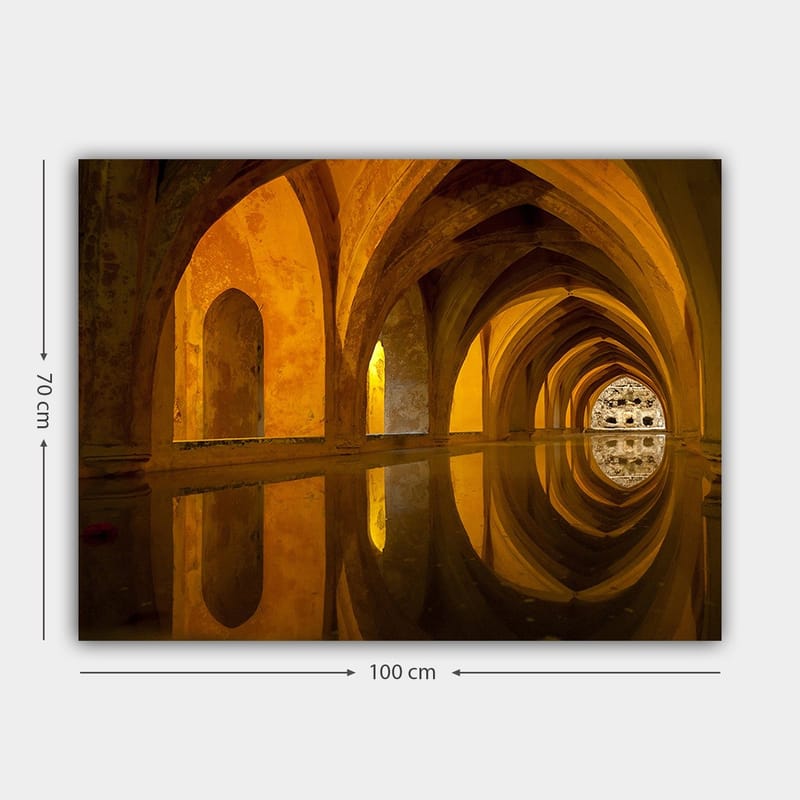 Canvastavla 70x100 cm - Storslagen vy av en gammal arkitektur med valv och reflektioner i vatten - Guld / Brunt / Beige - Inredning - Tavlor & konst - Canvastavlor