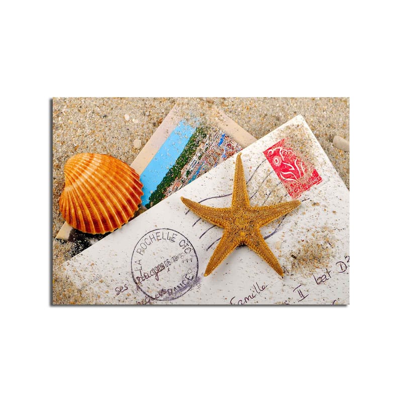 Canvastavla 70x100 cm - Strandinspirerad komposition med en sjöstjärna och snäckskal på ett postkort - Orange / Beige / Vit - Inredning - Tavlor & konst - Canvastavlor