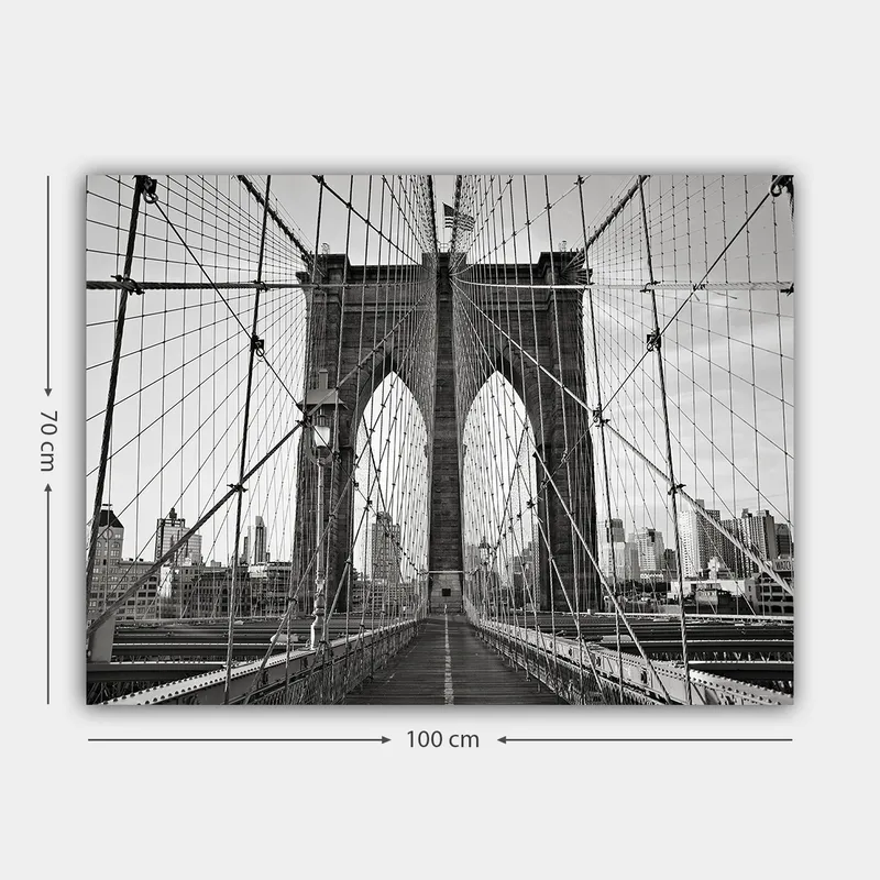 Canvastavla 70x100 cm - Svartvit bild av Brooklyn Bridge som visar dess majestätiska bågar och kablar - Svart / Vitt / Grått - Inredning - Tavlor & konst - Canvastavlor