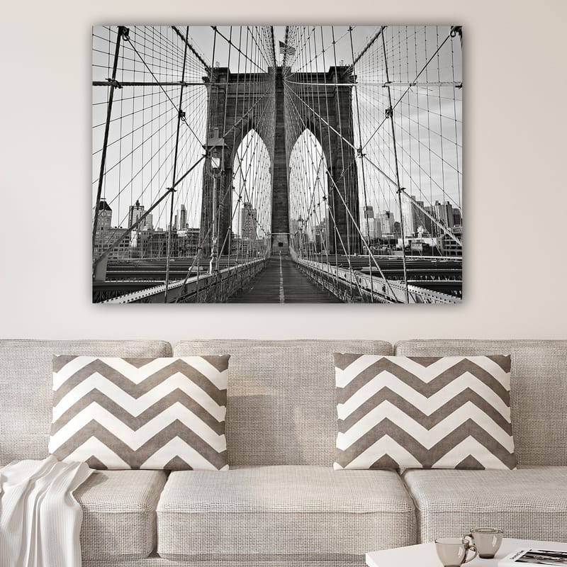Canvastavla 70x100 cm - Svartvit bild av Brooklyn Bridge som visar dess majestätiska bågar och kablar - Svart / Vitt / Grått - Inredning - Tavlor & konst - Canvastavlor