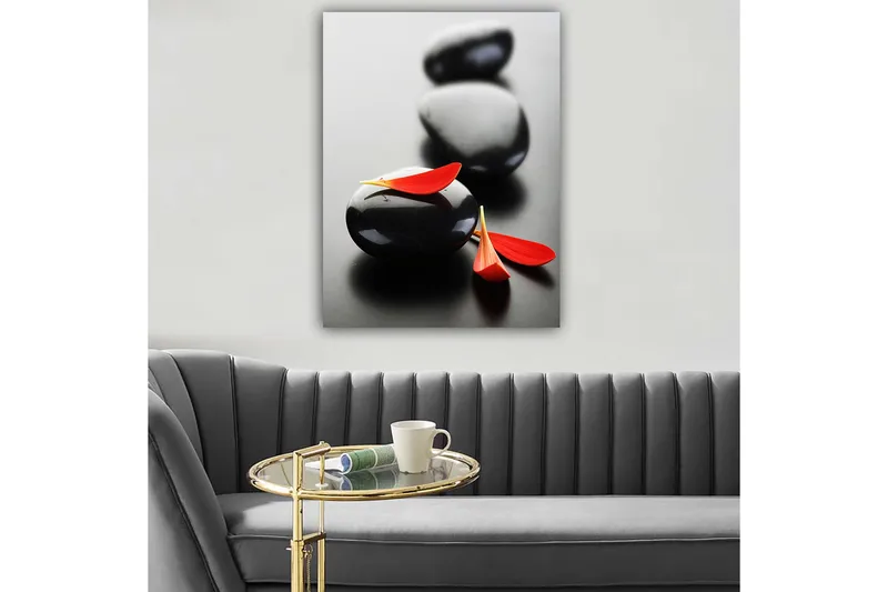 Canvastavla 70x100 cm - Tre svarta stenar med röda blomblad som skapar en harmonisk och avkopplande komposition - Svart / Röd - Inredning - Tavlor & konst - Canvastavlor
