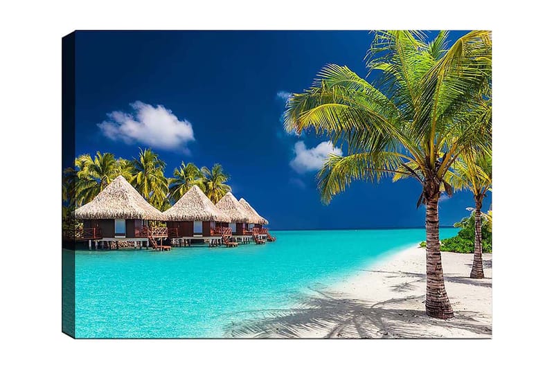 Canvastavla 70x100 cm - Tropisk strand med bungalower och palmer vid klart turkost vatten, Turkos / Grön / Beige