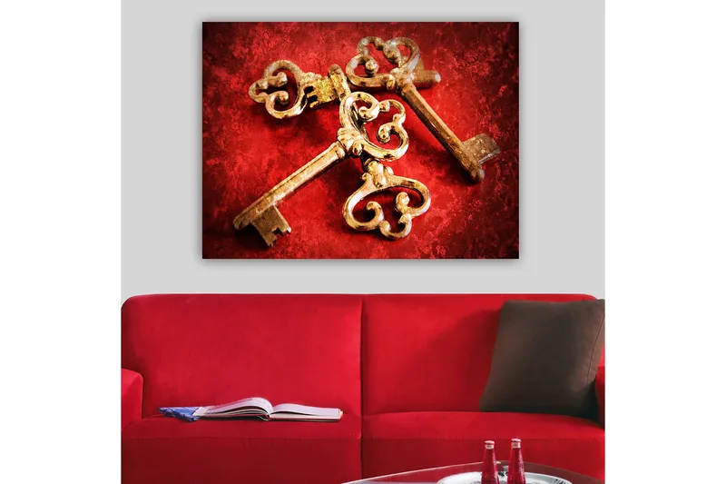 Canvastavla 70x100 cm - Två antika nycklar med dekorativa detaljer på en röd bakgrund - Guld / Röd - Inredning - Tavlor & konst - Canvastavlor