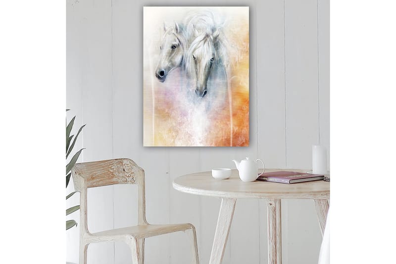 Canvastavla 70x100 cm - Två eleganta hästar som framträder i en mjuk och drömlik komposition - Vit / Ljusgrå / Orange - Inredning - Tavlor & konst - Canvastavlor