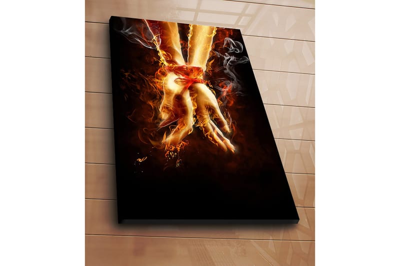 Canvastavla 70x100 cm - Två händer som är sammanbundna med ett rött band, omgivna av eld och rök - Orange / Röd / Beige - Inredning - Tavlor & konst - Canvastavlor