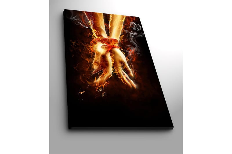 Canvastavla 70x100 cm - Två händer som är sammanbundna med ett rött band, omgivna av eld och rök - Orange / Röd / Beige - Inredning - Tavlor & konst - Canvastavlor